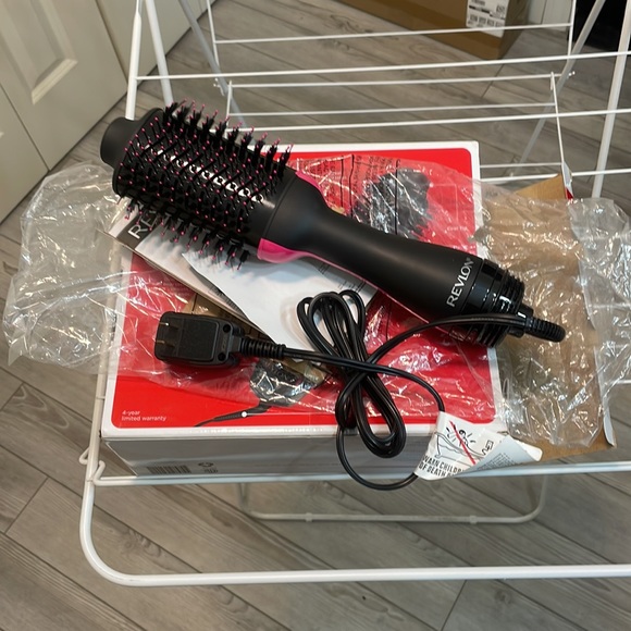 Brand New, open box Revlon One-Step hair dryer - Picture 2 of 2